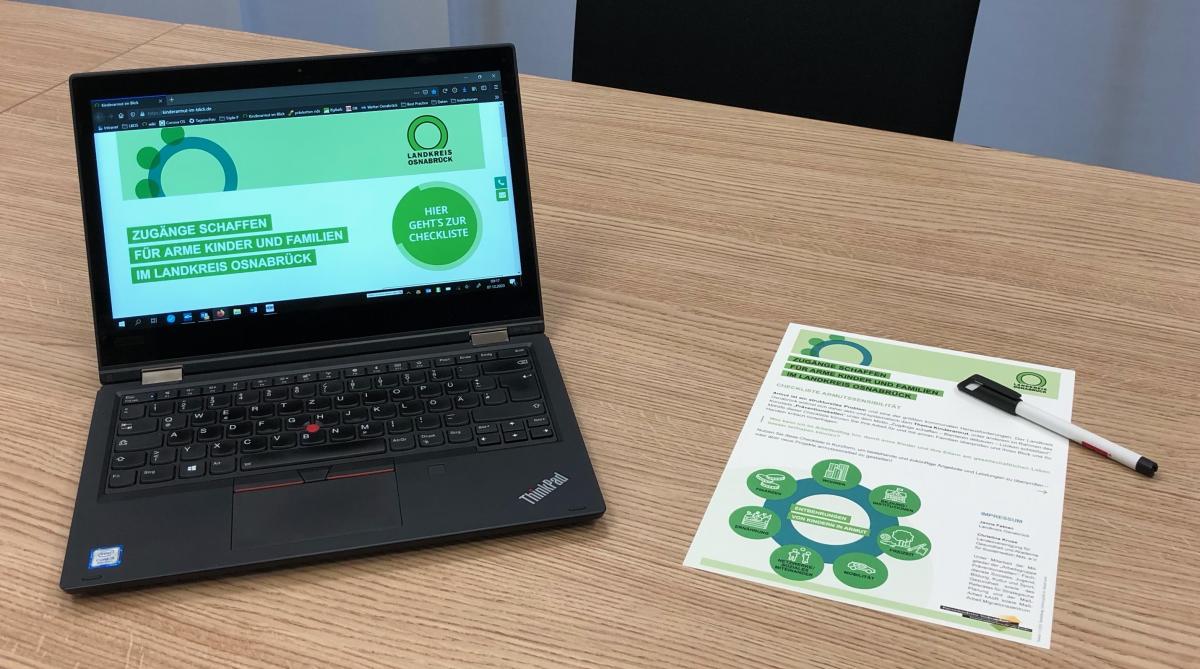 Kinderarmut Laptop mit Internetseite