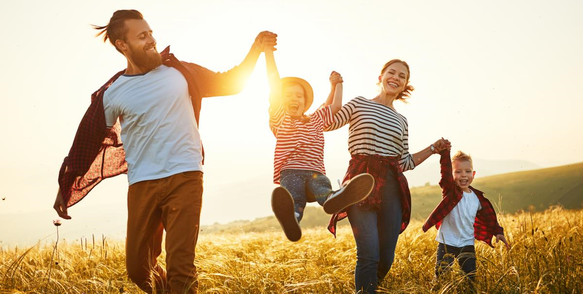 Familie im Kornfeld