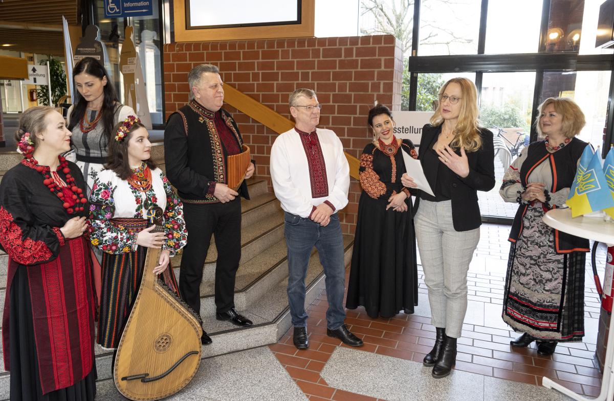 Ukrainischer Künstlerinnen und Künstler des National Academic Drama Theatre zu Gast im Kreishaus Ukrainischer Künstlerinnen und Künstler des National Academic Drama Theatre zu Gast im Kreishaus