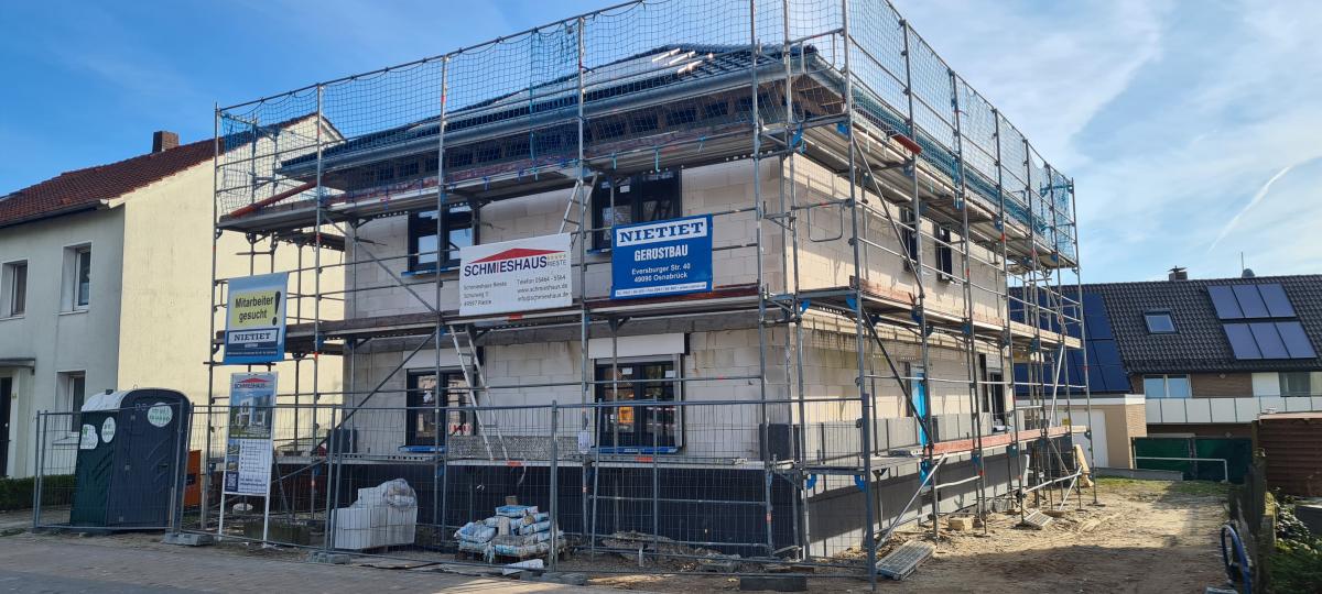 Einfamilienhaus mit Baugerüst
