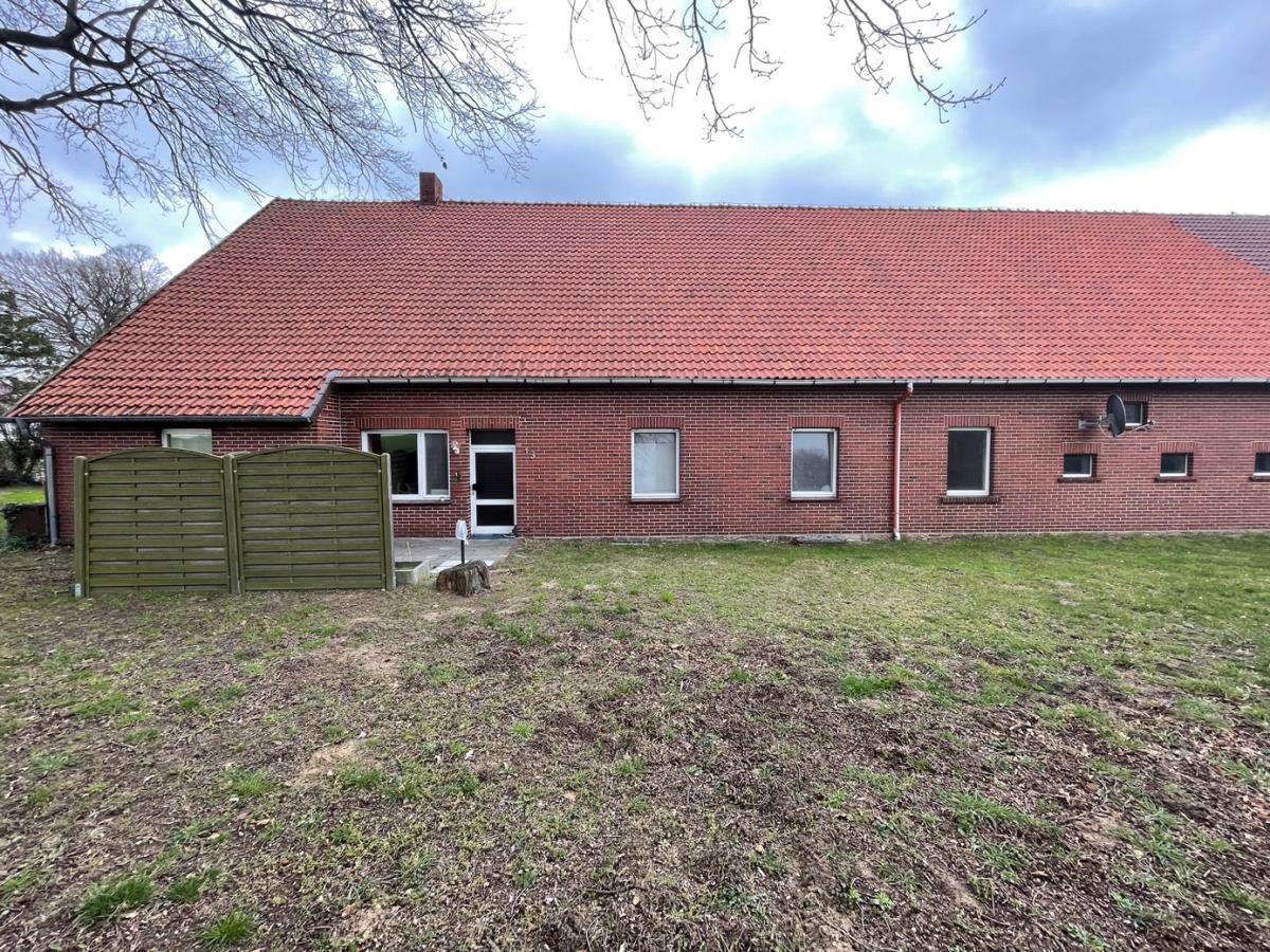 Längsseite eines Wohnhauses