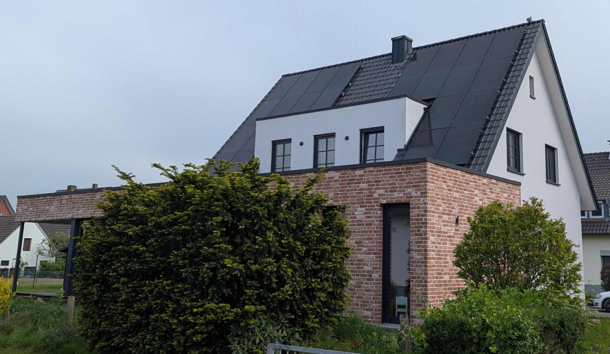 Einfamilienhaus Längsseite mit Anbau