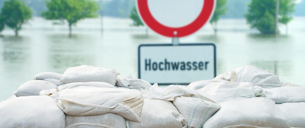 Sandsack und Hochwasser