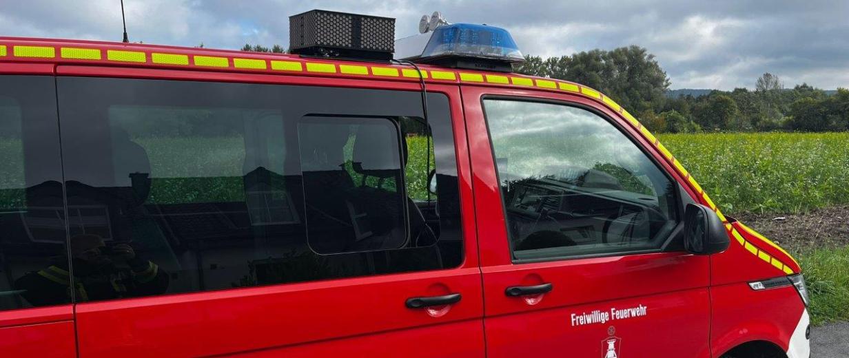 mobile Warneinrichtung Warntag Mobile Warneinrichtung auf dem Dach eines Feuerwehrfahrzeuges