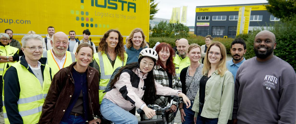 Gruppe von Personen auf Fahrrad
