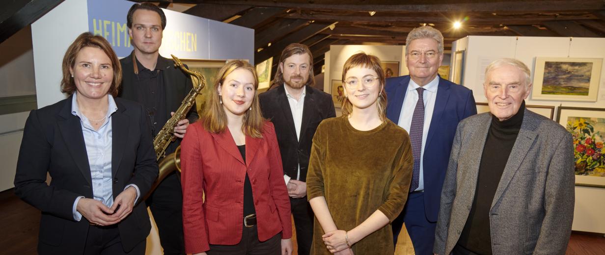 Gruppe von Personen im Museum