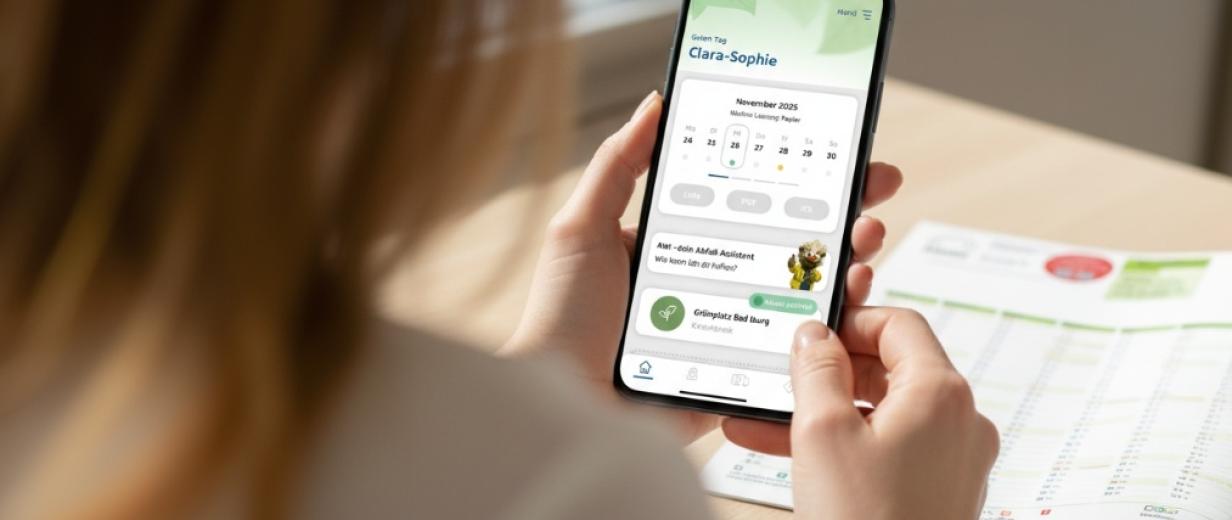 Person mit Smartphone in der Hand