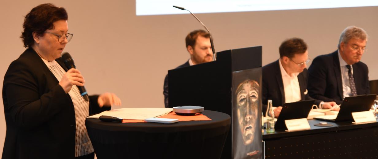 Bärbel Rosensträter am Stehpult