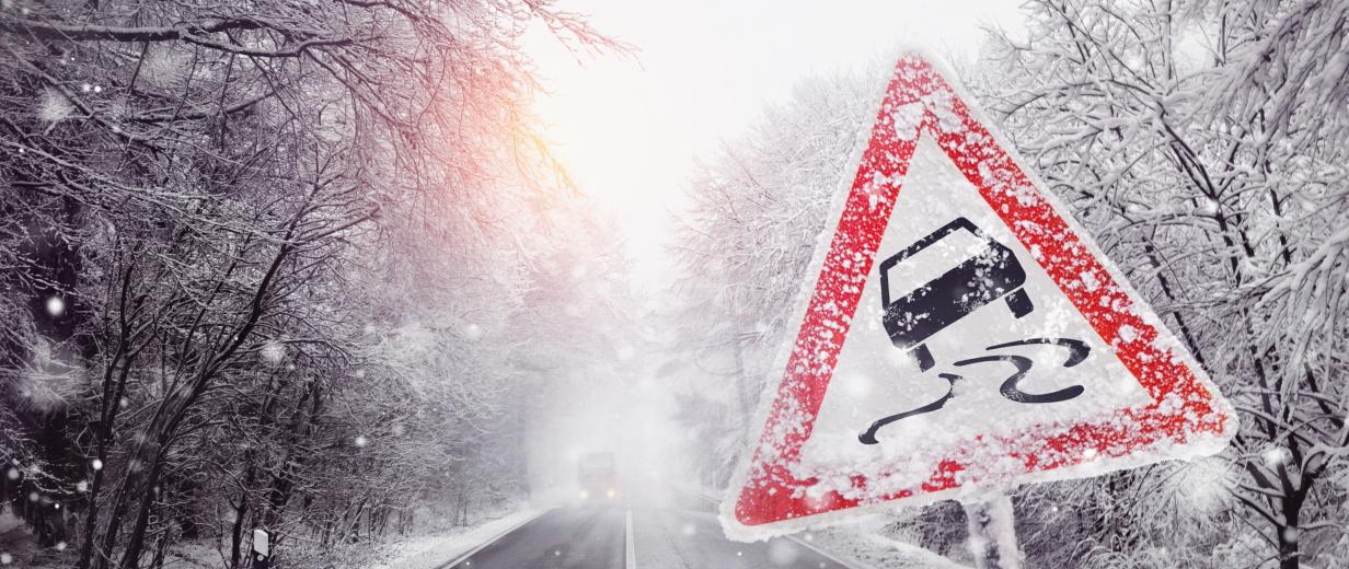 Straßenschild Eisglätte