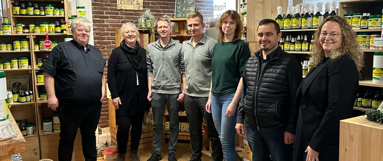 Gruppe von Personen in einem Laden