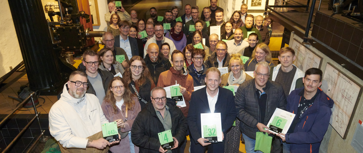 Gruppe von Personen in einem Raum