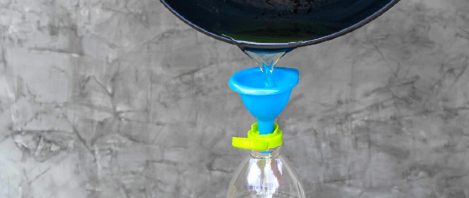 Speiseöl in Flasche