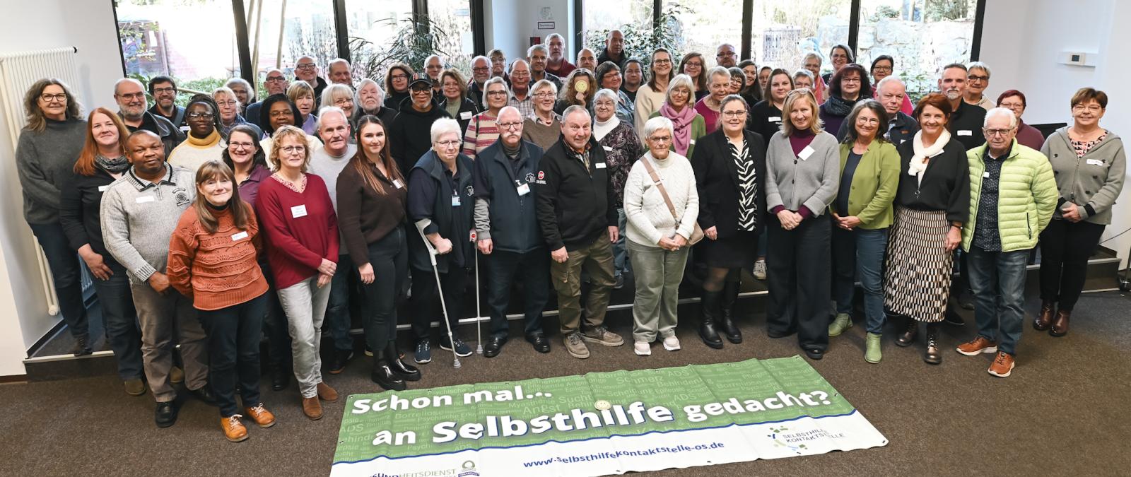 Gruppe von Personen in einem Raum