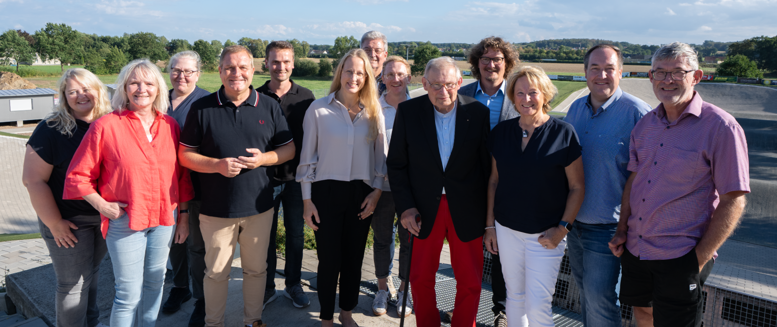 Personengruppe unter freiem Himmel