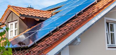 Solarzellenpanel auf einem Hausdach