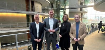 4 Personen im Dt. Bundestag