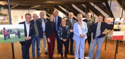 Gruppe von Personen im Museum