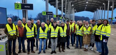 Personengruppe auf einem Recyclinghof