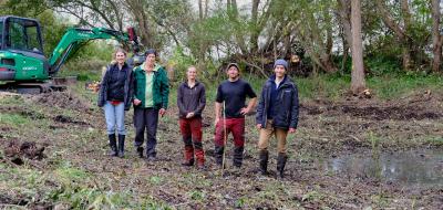 Gruppe von Personen im Freien
