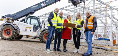5 Personen auf Baustelle