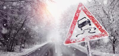 Straßenschild Eisglätte