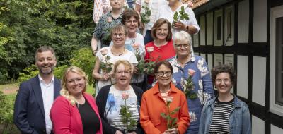 Personengruppe auf einer Freitreppe