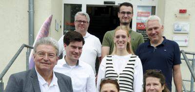 Personengruppe auf einer Treppe