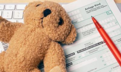 Antragsformular mit Teddybär