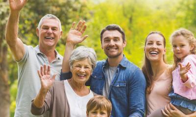 Darstellung mehrerer Personen um das Thema Familie zu symbolisieren