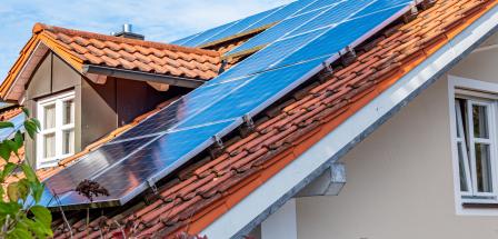 Solarzellenpanel auf einem Hausdach
