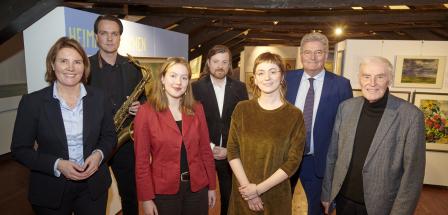 Gruppe von Personen im Museum