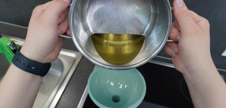 Die AWIGO nimmt auf ihren Recyclinghöfen kostenlos Speisefette und -öle entgegen/Foto: