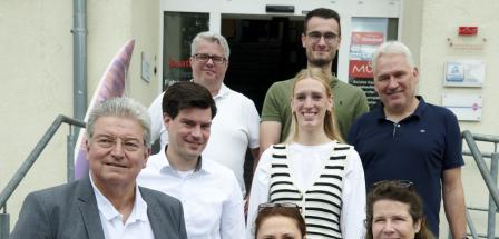 Personengruppe auf einer Treppe