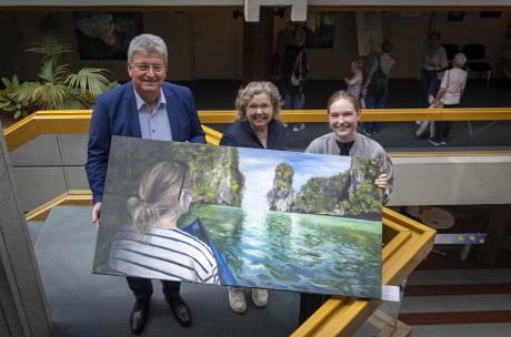 3 Personen mit Bild