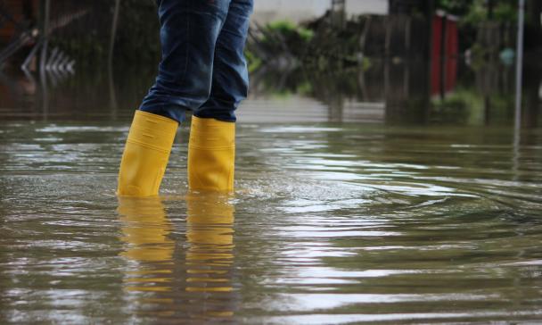 Gummistiefel im Wasser