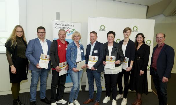 Gruppe von Menschen mit Auszeichnung