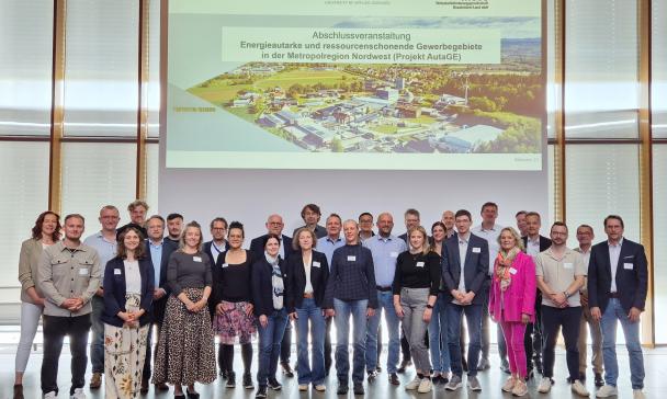 Gruppe von Personen auf Bühne