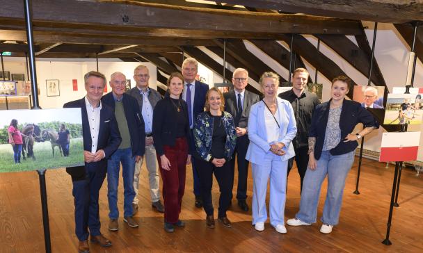 Gruppe von Personen im Museum