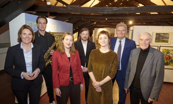 Gruppe von Personen im Museum