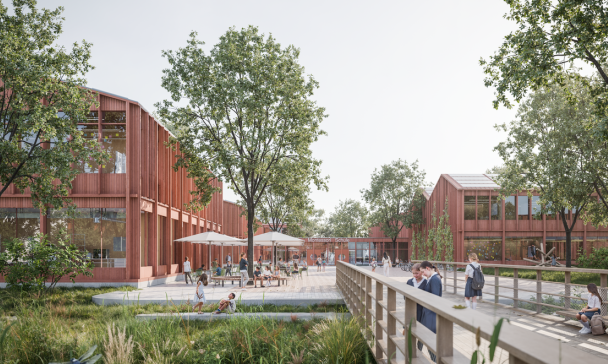 Blick auf einen Schulhof mit Personen.