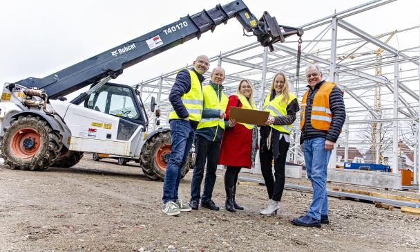 5 Personen auf Baustelle