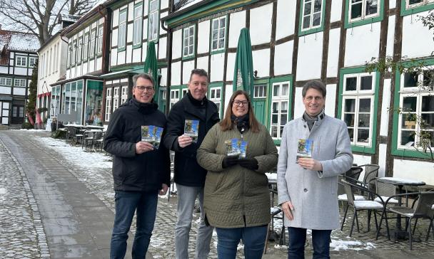 4 Personen auf Marktplatz Bad Essen