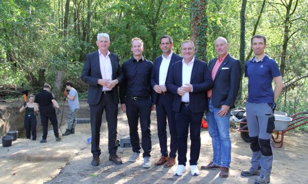 Gruppe von Personen im Freien